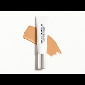 STUDIOMAKEUP
Flawless Skin Foundation in Honey Soft